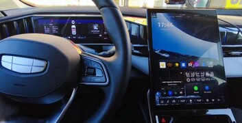 Установка голосового, навигации и приложений на Geely Atlas New в Сарапуле